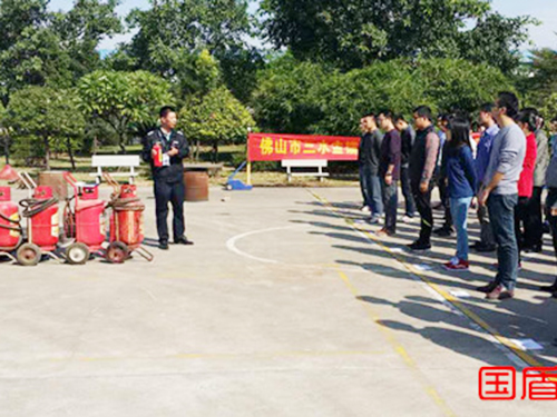 金镭护卫点消防练习